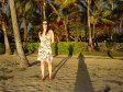 Anna sulla spiaggia di Musket Cove al tramonto