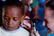 Bambino_fijano_e_dottore_della_Loloma_Foundation_nelle_Yasawa